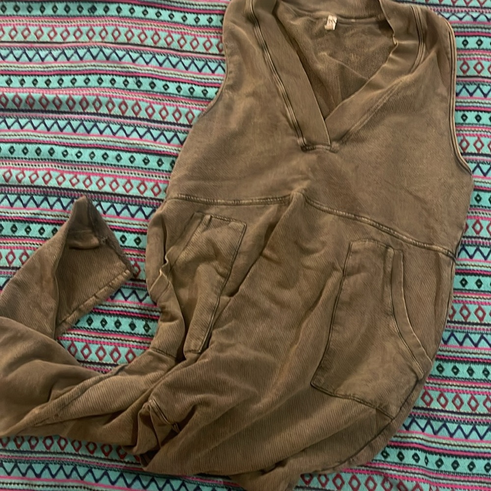 What’s up Onesie by Free people in size S
in Spruce 🌲 ON HOLD ❤️ - Picture 4 of 10